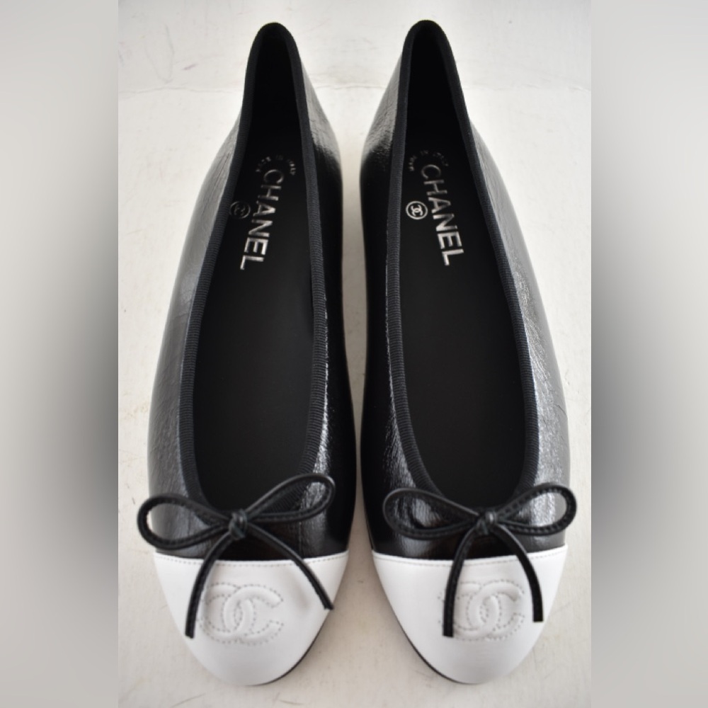 Chanel 26S Black White Crumpled Shiny Lambskin CC Bow Ballet Ballerina Flat 39 - Picture 12 of 16